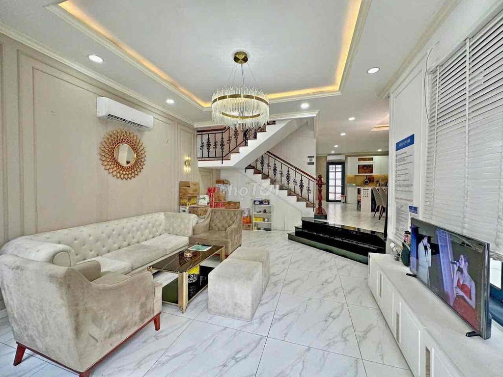 Rent a new nice villa - near Nguyễn Thị Thập and the Green House
