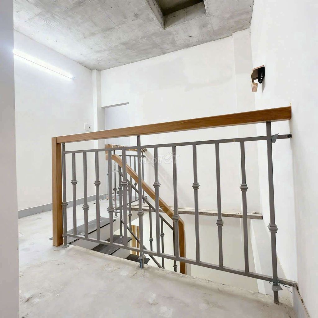 Renting the entire Hoàng Diệu alley, 4th.