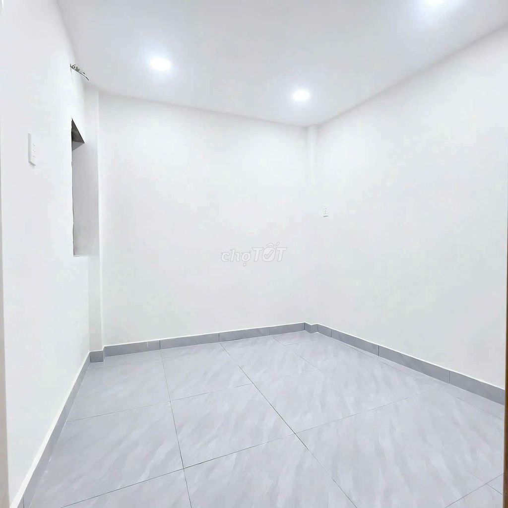 Renting the entire Hoàng Diệu alley, 4th.