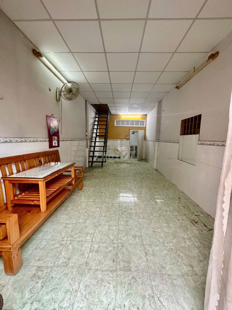The owner of the Nguyễn Văn Công rents the house quiet.