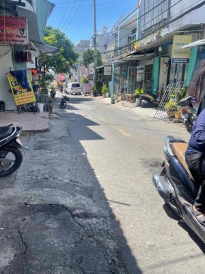 Rent a front house on Đông Hưng Thuận-3.
