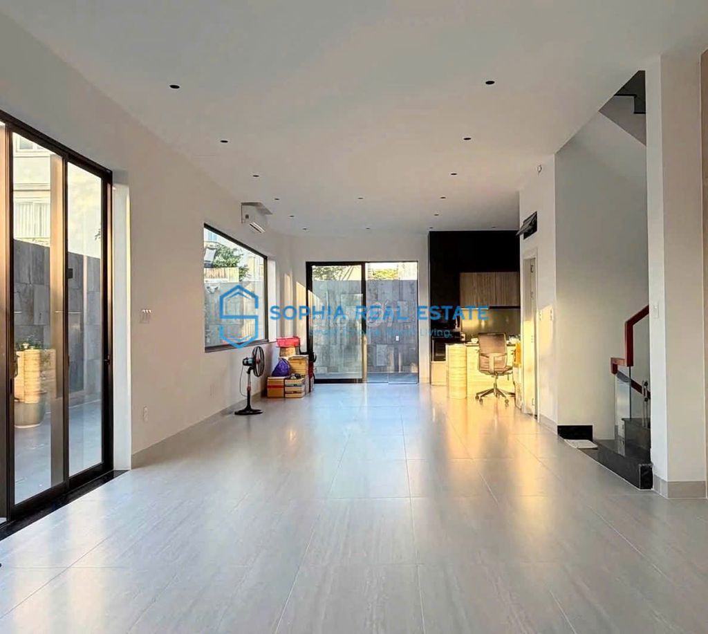 Step in, and you're in! Villa 8 x 20 meters open Space, 4 small garden bedrooms