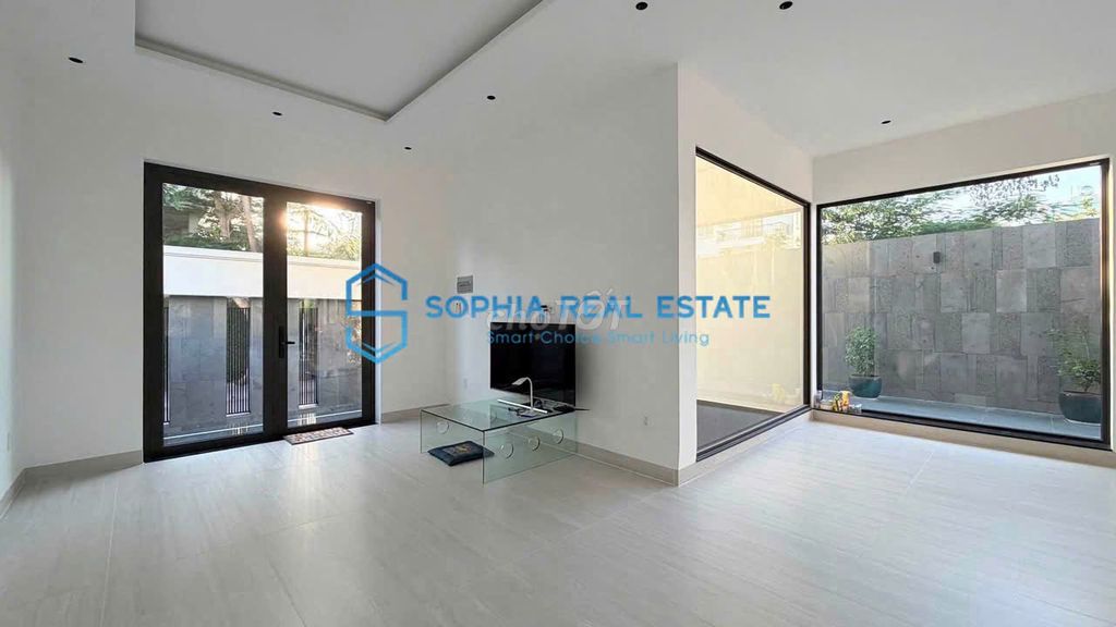 Step in, and you're in! Villa 8 x 20 meters open Space, 4 small garden bedrooms