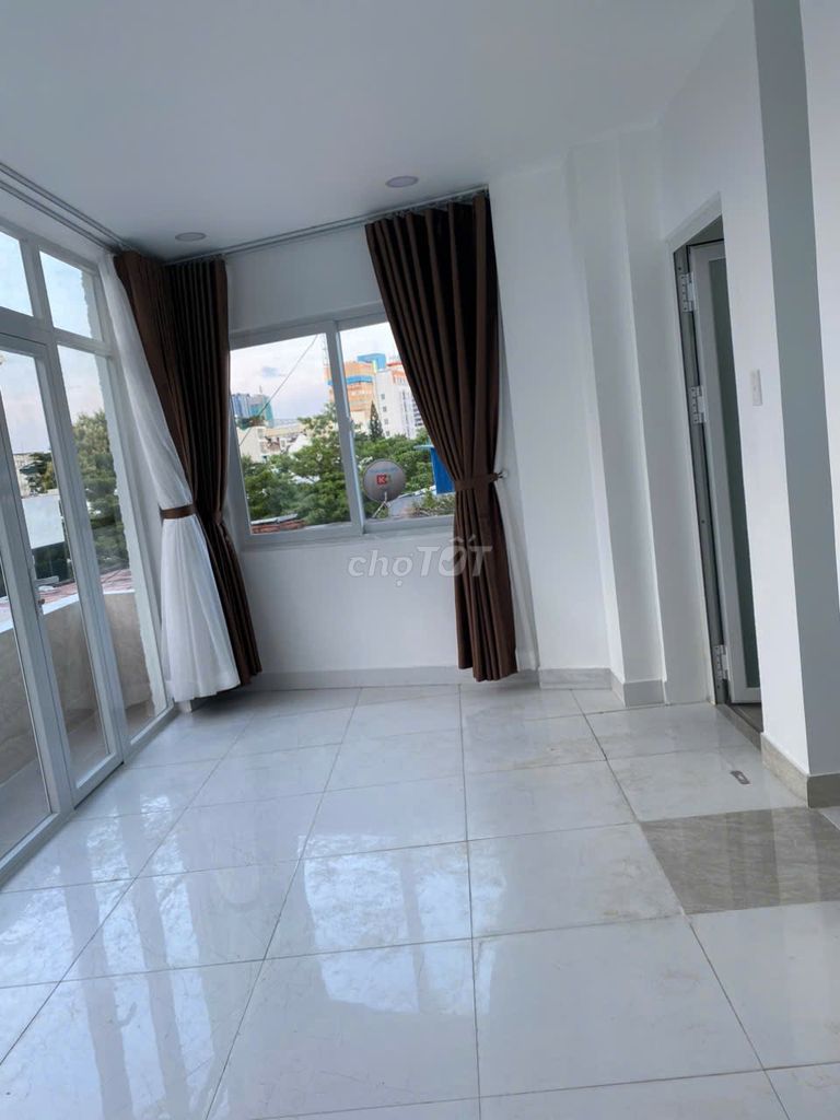 1 2 A I Island, 1746 15, District 10. area 4 x17 meters, 3 stories, 5 bedrooms