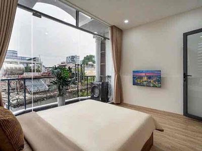 The apartment is like a balcony bedroom, full of private washing machines, near the toilet.