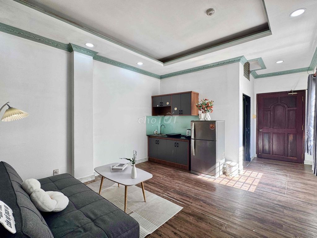 The Lê Đại Hành, District 11 has a huge cash balcony studio.