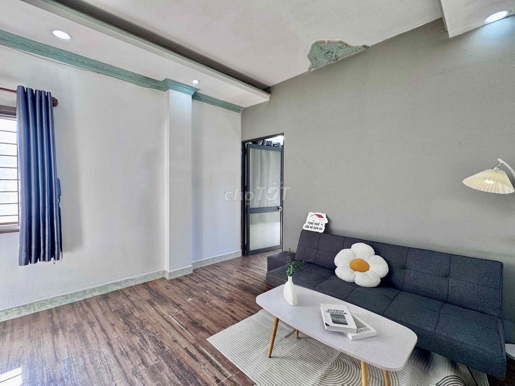 The Lê Đại Hành, District 11 has a huge cash balcony studio.