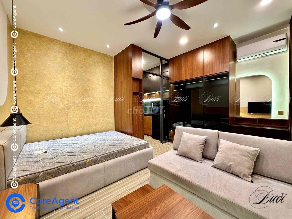 Tell Zhang to have a room full of high-end furniture right now.