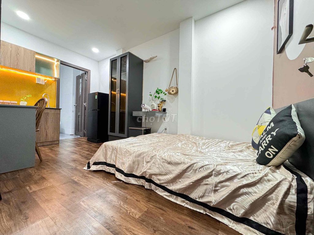The Studio House is full of car free.