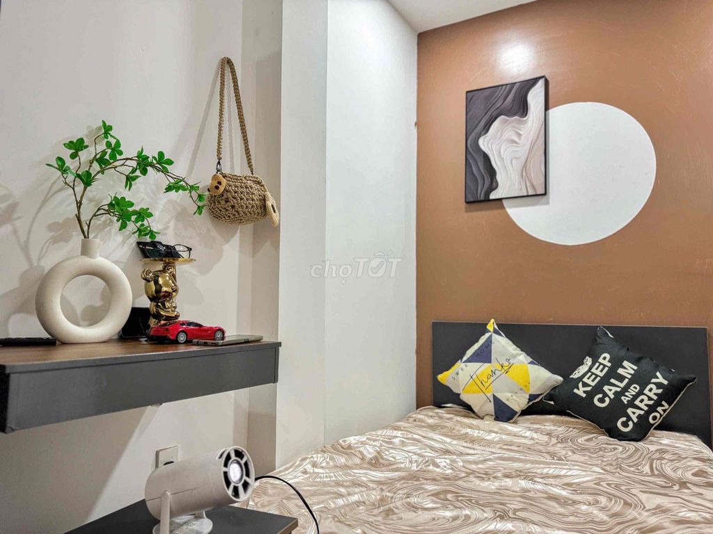 The Studio House is full of car free.