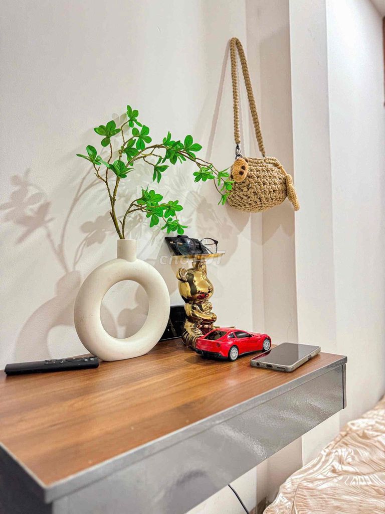 The Studio House is full of car free.