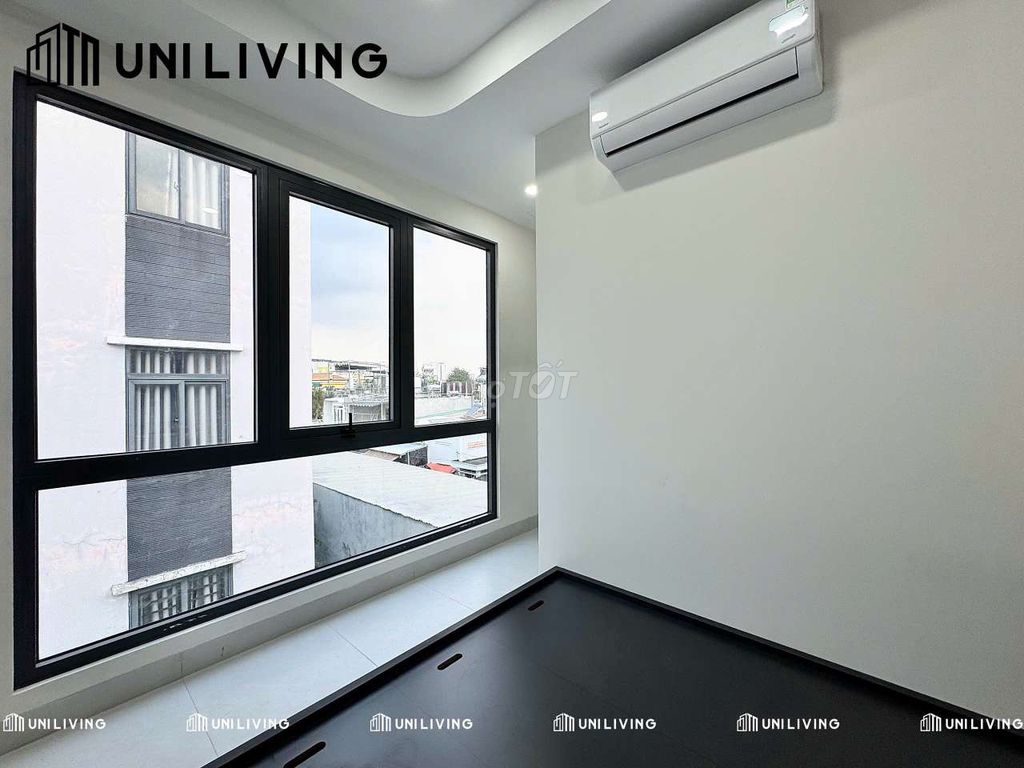 Studio large window opposite Gimult home few rooms