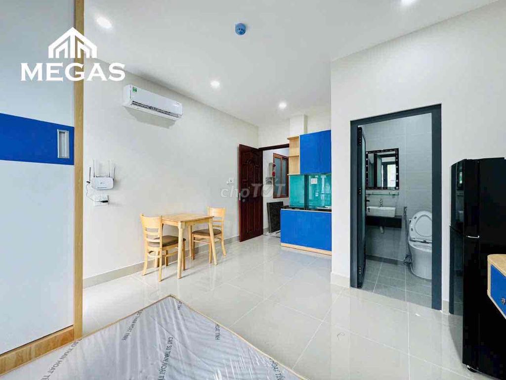 Studio balcony elevator full interior