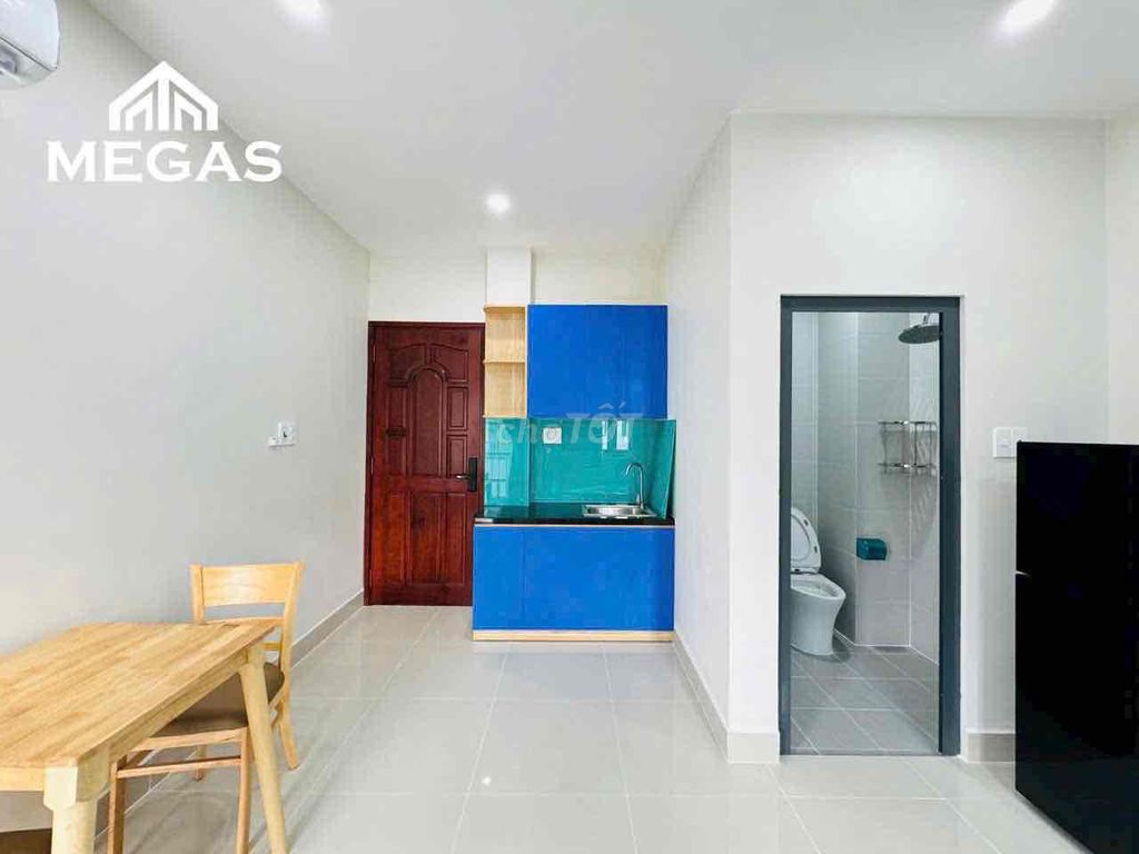 Studio balcony elevator full interior