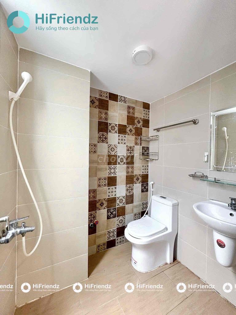 The new balcony studio is full of cheap interiors right at Phan Đình Phùng.