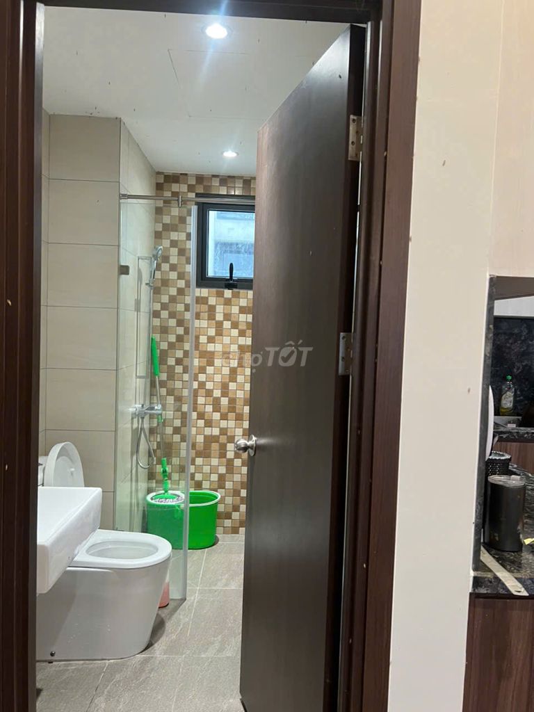 Rent the house empty. Two bedrooms one, the toilet's seven million. Archive 57 M2