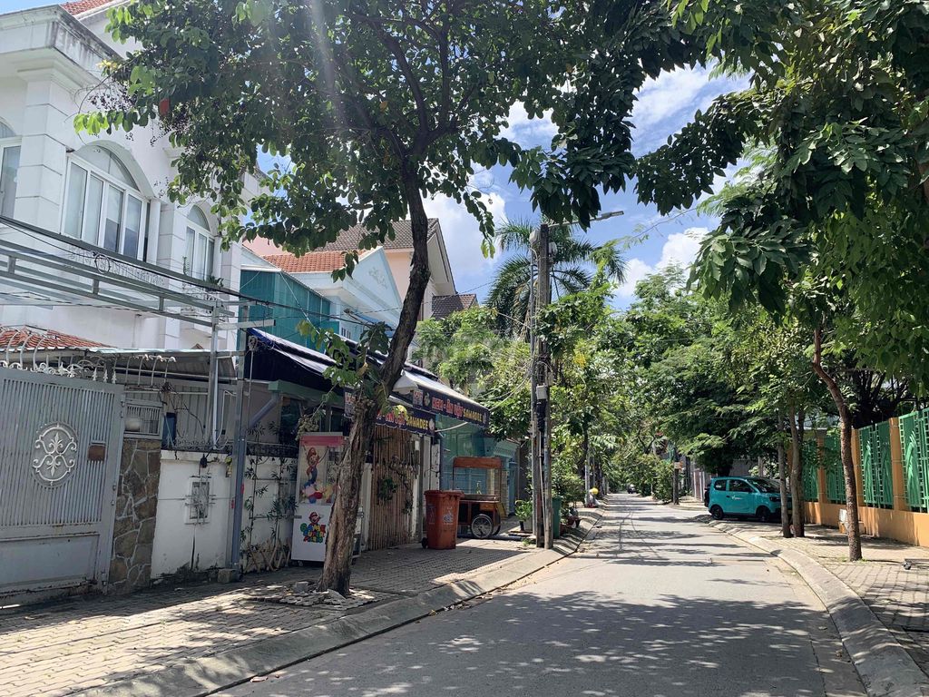 Rent the ground floor of the 1457 x 18 M-- new east, 7th district.