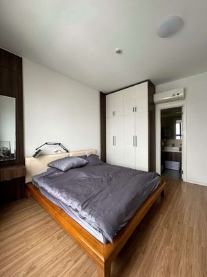 The owner rented the corner of the three M-One apartment, nice interior, good price.