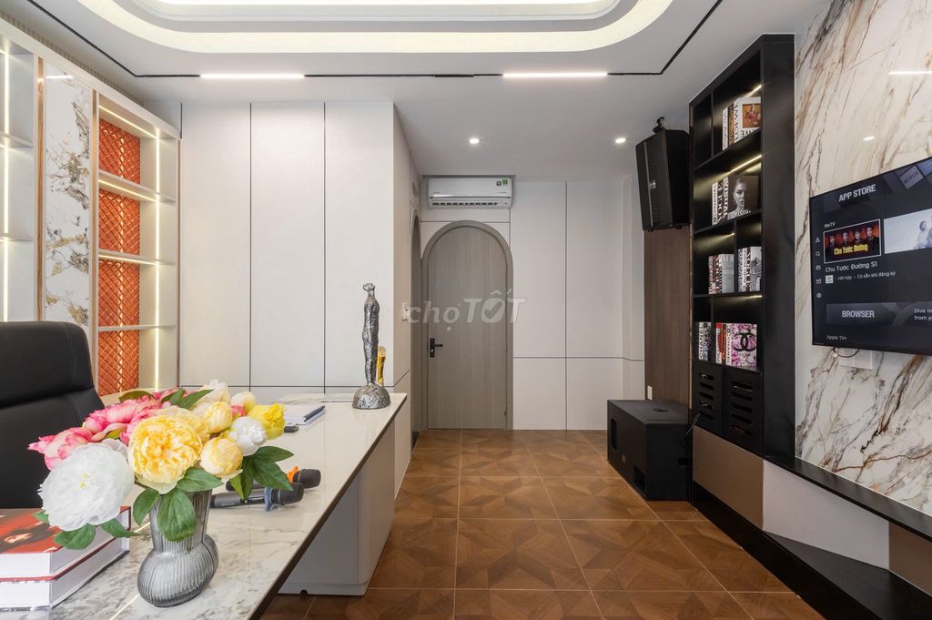 Rent four floors-- Lê Văn Sỹ, Phú Nhuận.