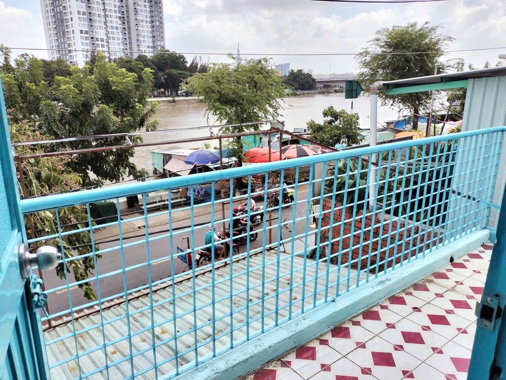 So one Trần Xuân Soạn house has three rooms, five million ath.