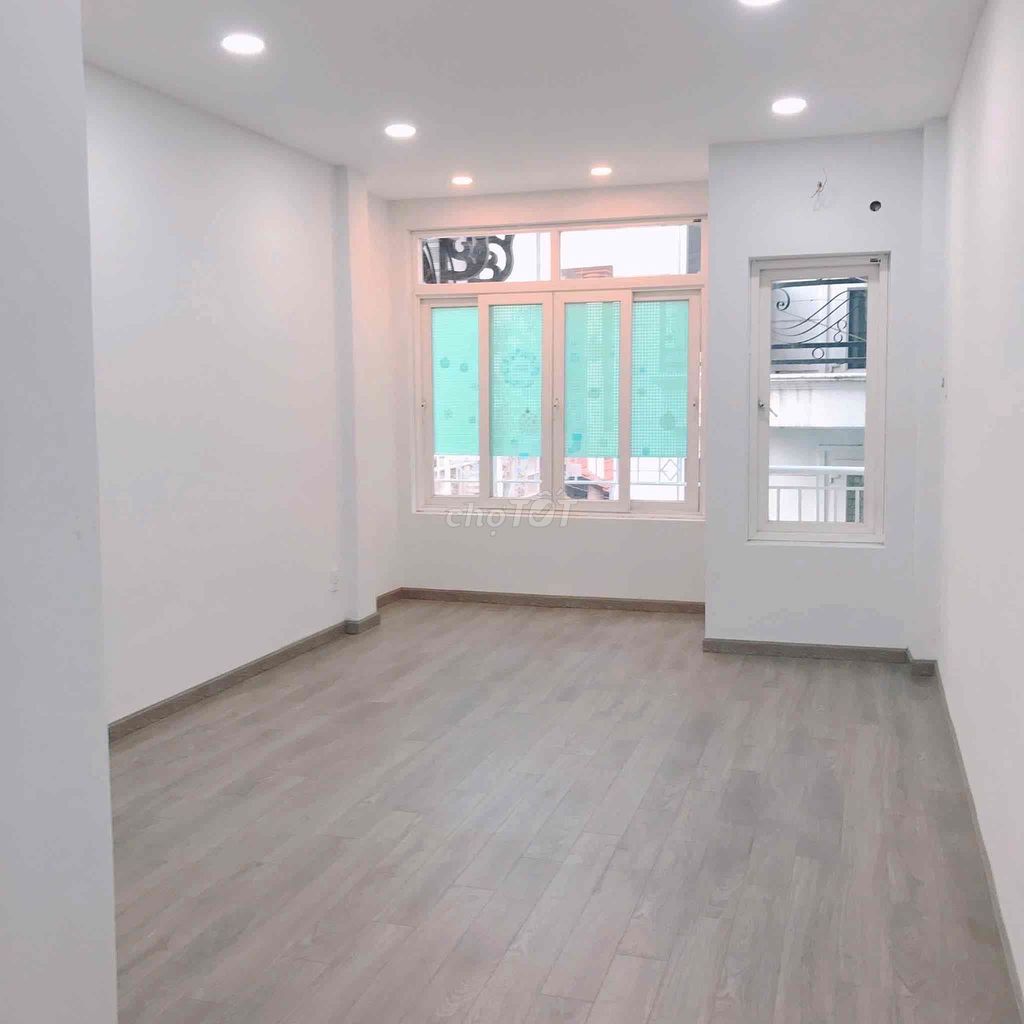 Trần Quang Khải-4th floor root house