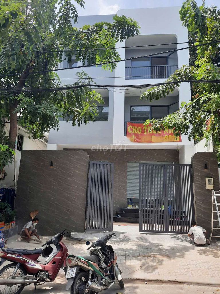 10 x 20 has 10 bedrooms. Six toilets.
