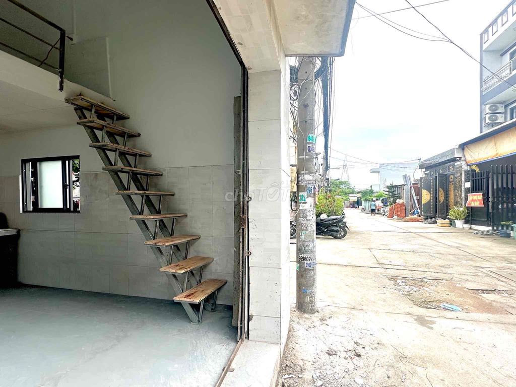 Lê Đức Anh Root House