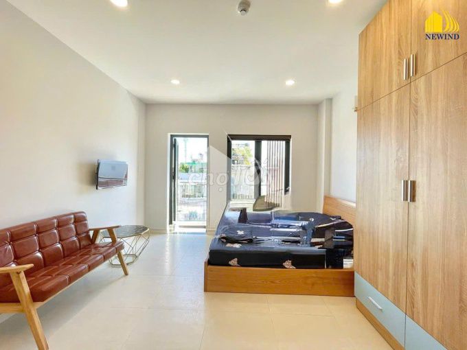 Rent a studio building full of property. Seven, forty-five meters.