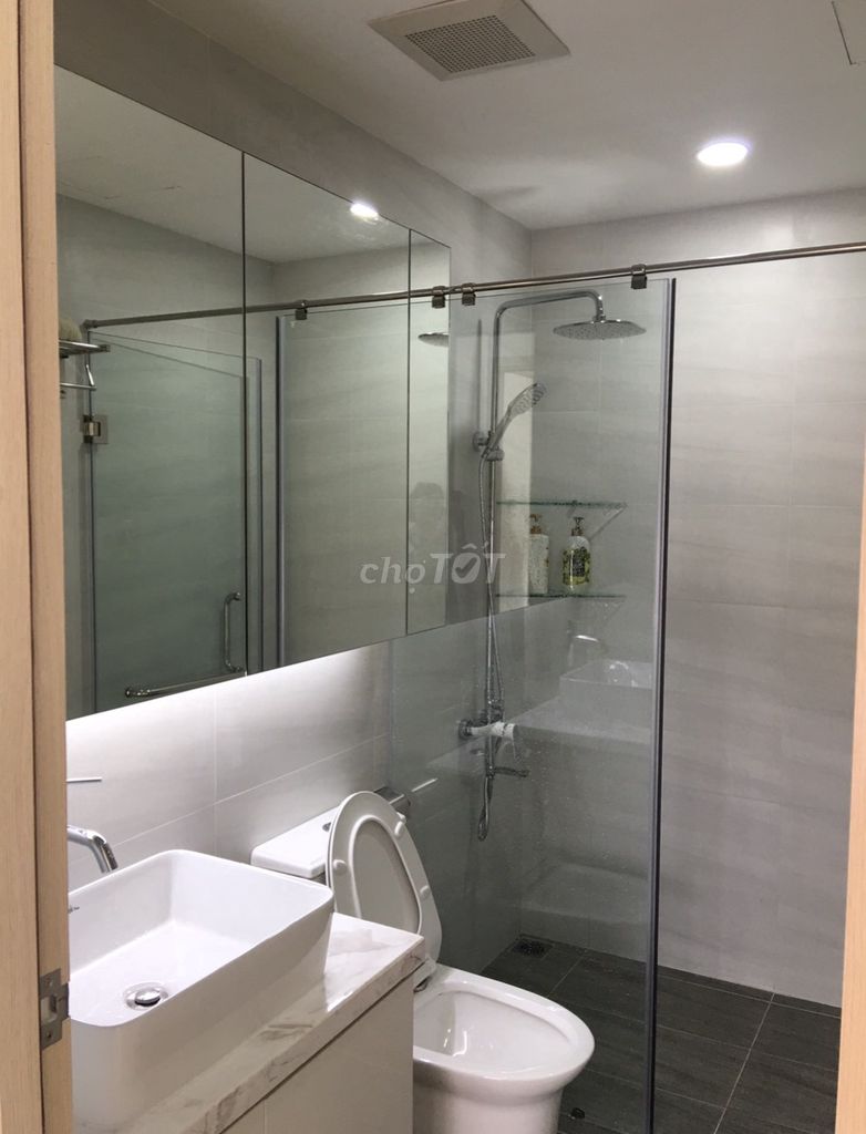 Rent Prosper Plaza. area: 65 meters, two bedrooms. Two toilets. Price: Three hundred and fifty million. Empty house