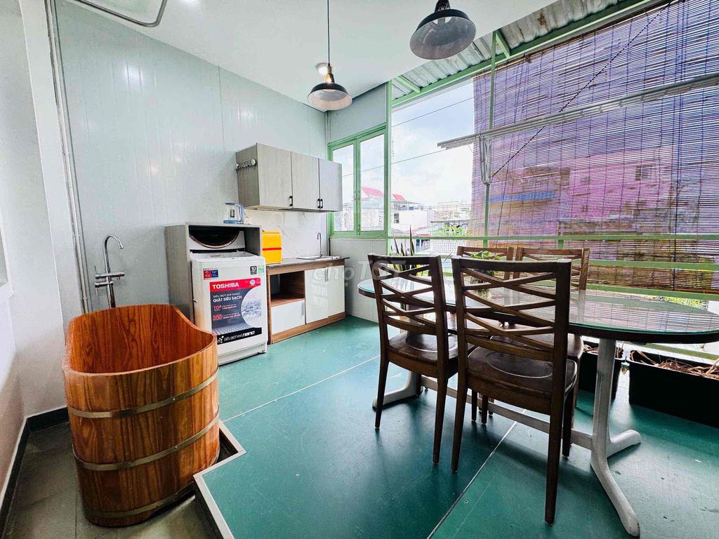 Rent the Vintage apartment. A balcony bedroom.