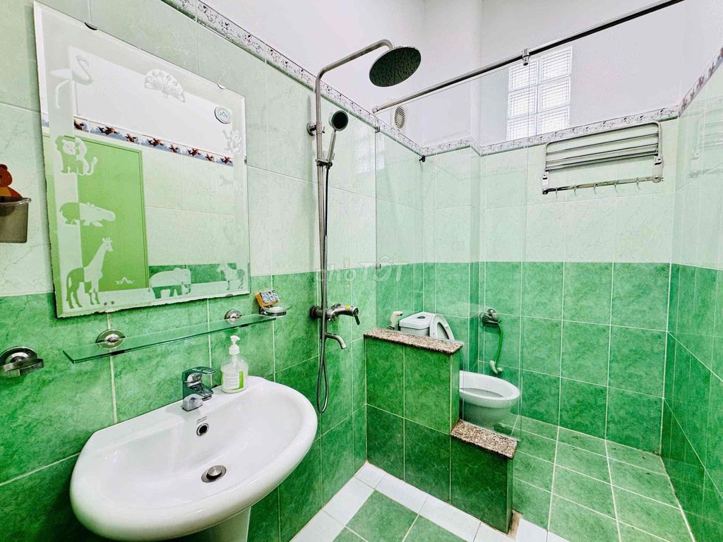 Rent the Vintage apartment. A balcony bedroom.