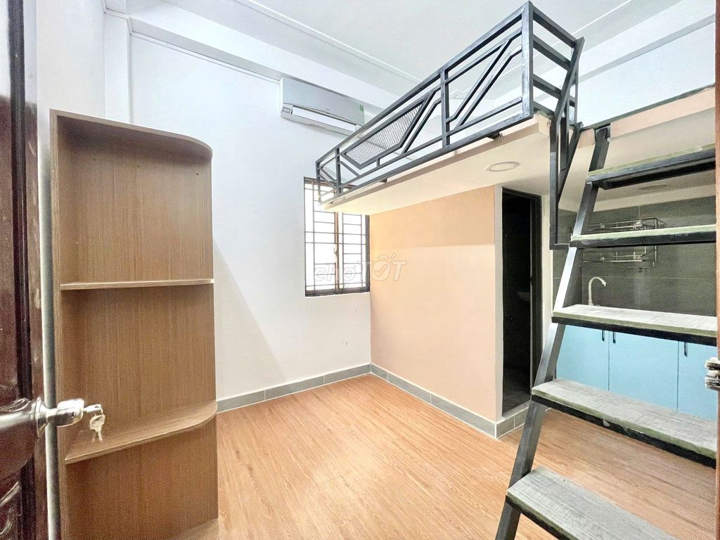 3X hotel room with Phạm Văn Chiêu air conditioning.