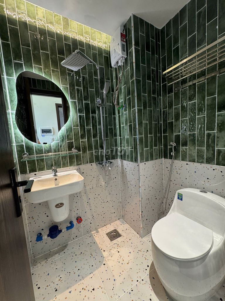 6.5 million studios like hotels at 461 Phạm Văn Bạch - next to tsn airport