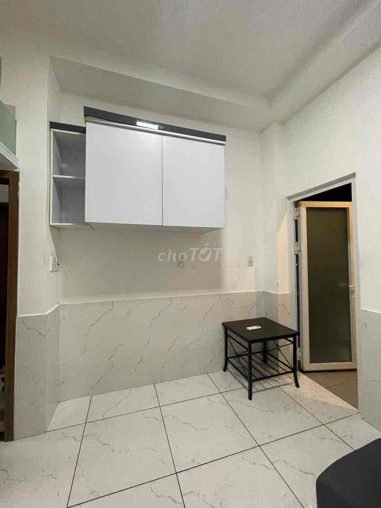 The elevator balcony, right next to District 5, private washing machine.