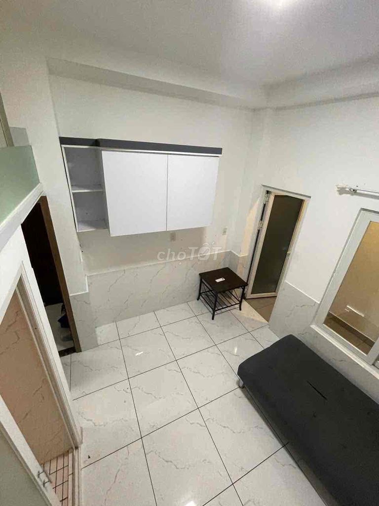 The elevator balcony, right next to District 5, private washing machine.