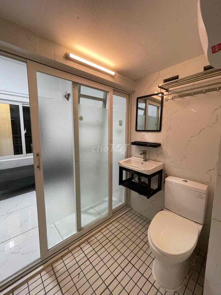 The elevator balcony, right next to District 5, private washing machine.