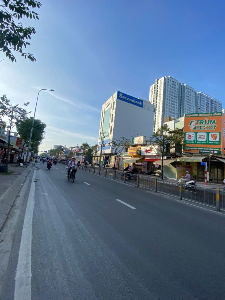 Renting Phạm Hùng corner, District 8-- 2-sided-- 59 million a month.