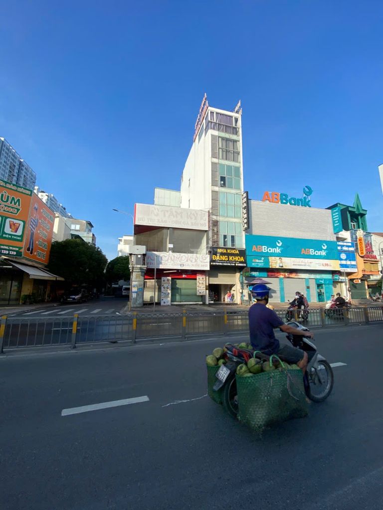 Renting Phạm Hùng corner, District 8-- 2-sided-- 59 million a month.