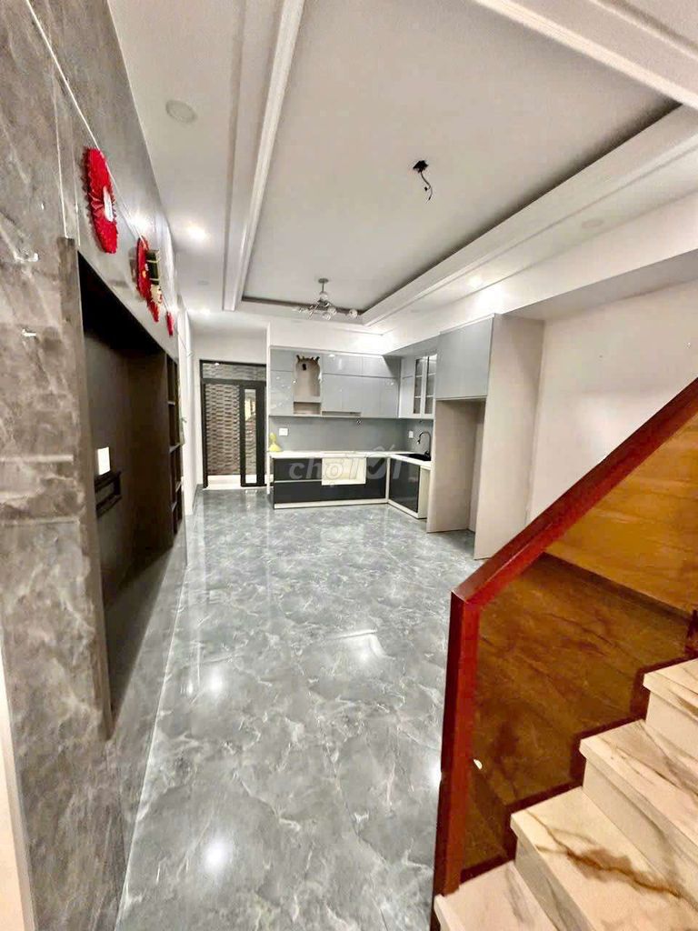 The house is a big area. It's five feet across. 20 meters across, new home.