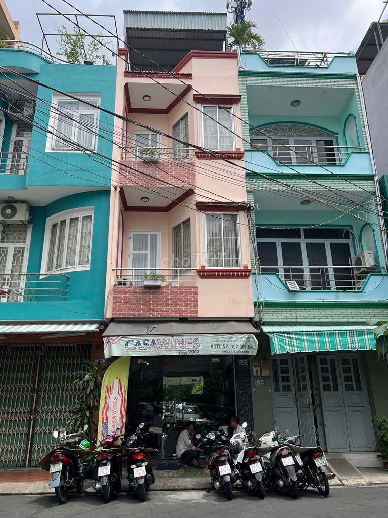 Renting the entire Tô Hiến Thành-710 car house.