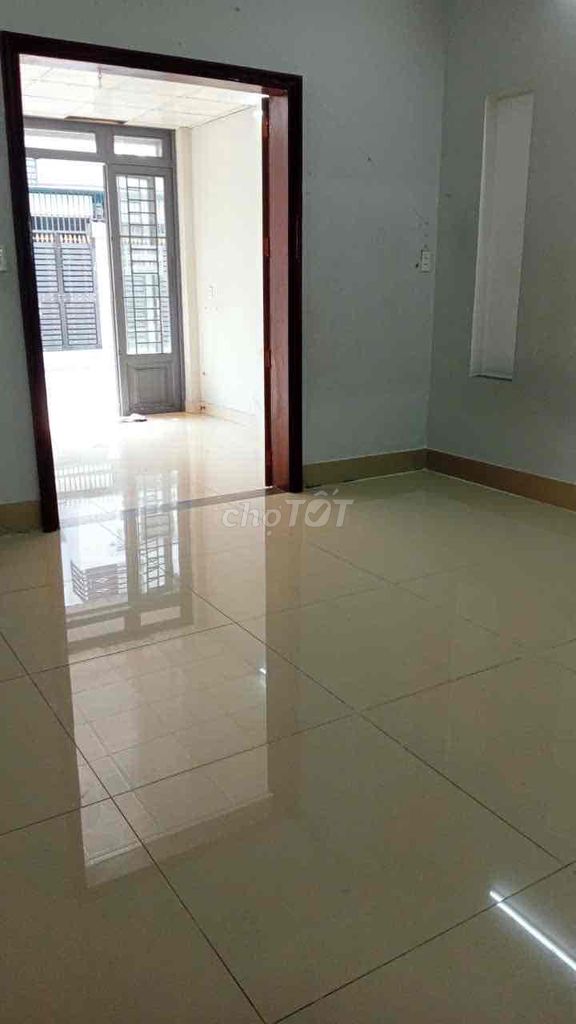 We'll rent them to an apartment. It's a Gò Vấp block street.