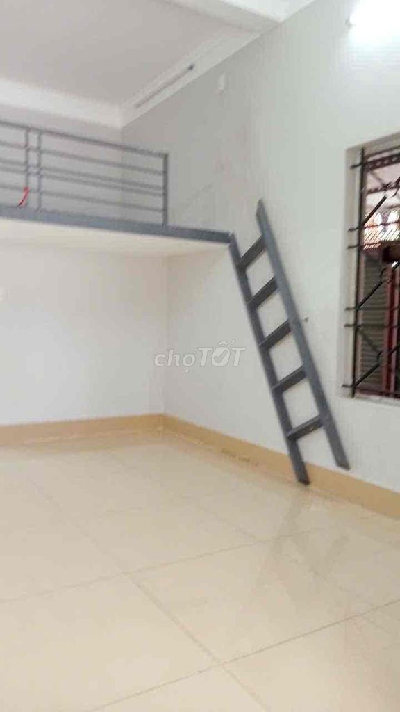 We'll rent them to an apartment. It's a Gò Vấp block street.