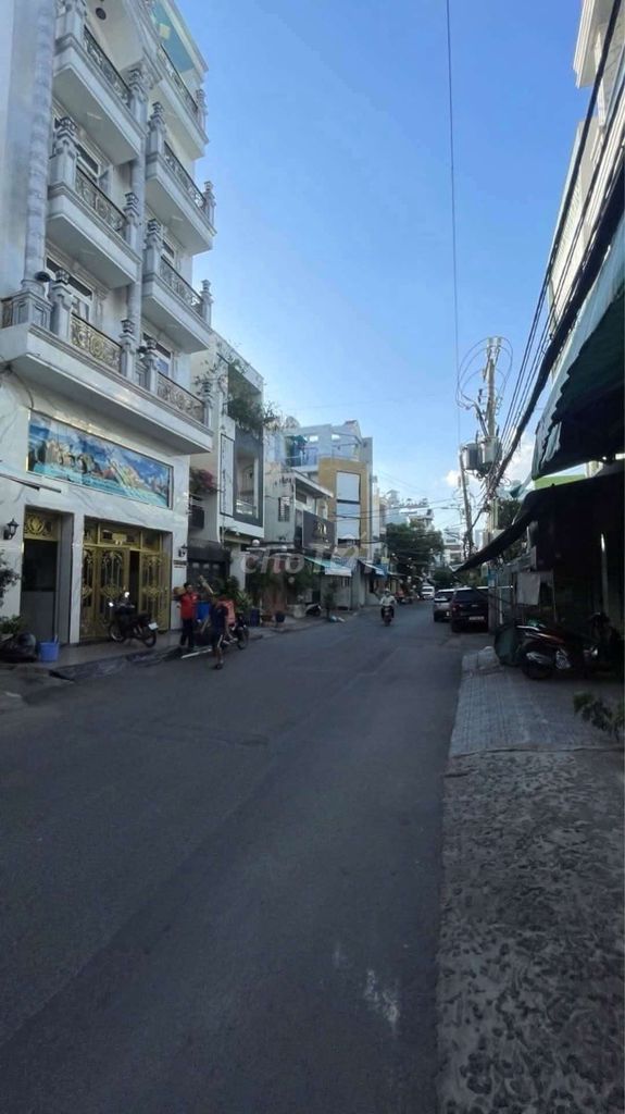 Home 440.9 m. 3 floors of the roof of Khuông Việt.