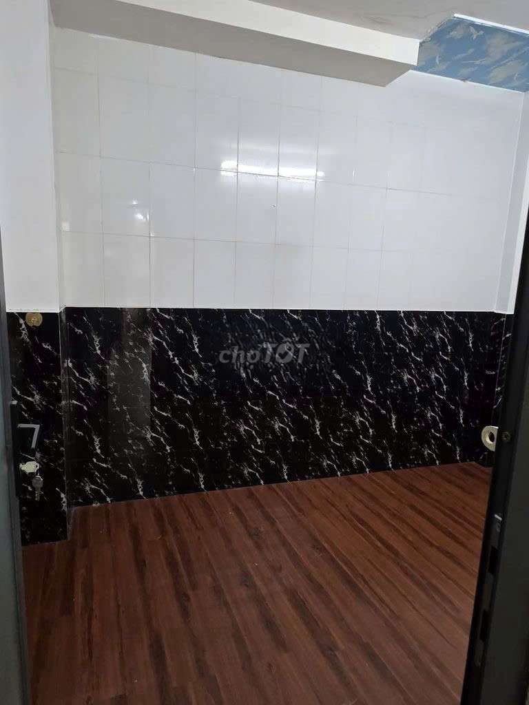 3 bedrooms, 2 floors low.