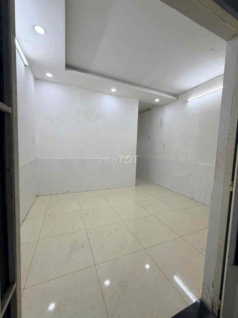 Rent an alley 6th,19 Phạm Văn Đồng Gò Vấp.