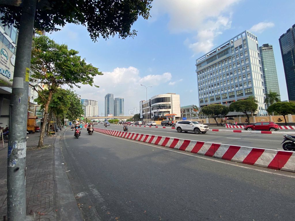 Renting the original Nguyễn Hữu Cảnh, 16th floor Bình Thạnh.