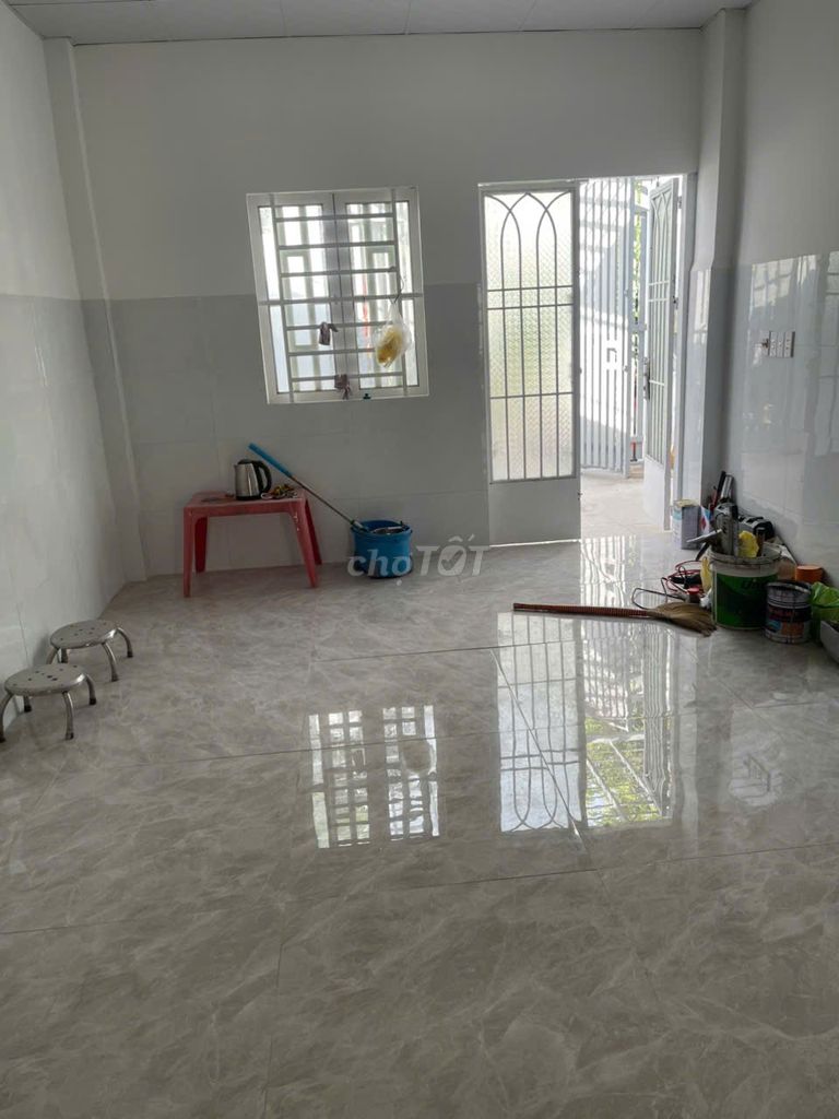 1 st. 1 st floor, alleyway, 3 bedrooms.