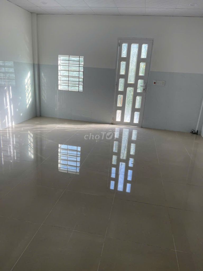 1 st. 1 st floor, alleyway, 3 bedrooms.