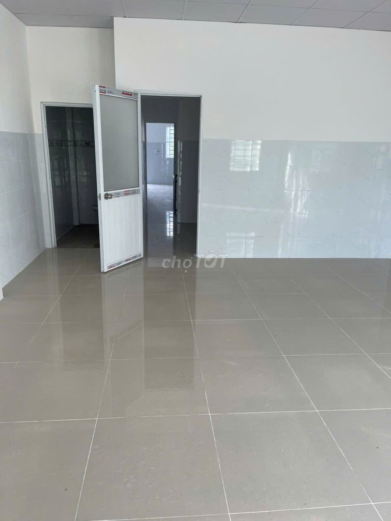 1 st. 1 st floor, alleyway, 3 bedrooms.