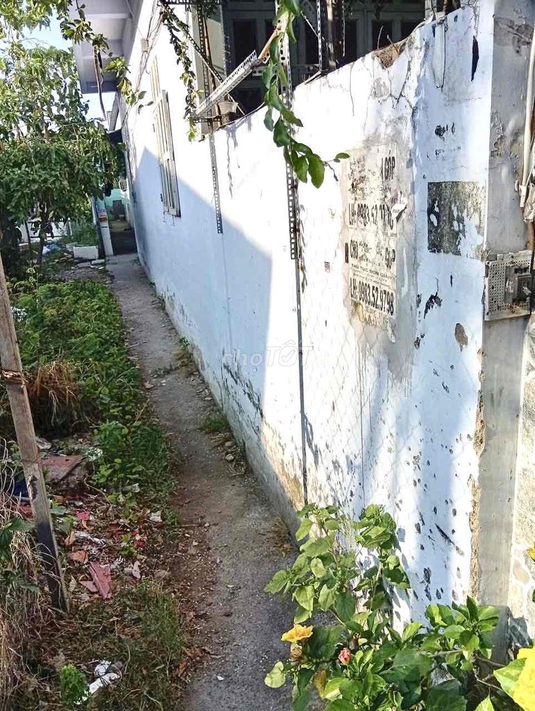 A cheap Bình Tân room.